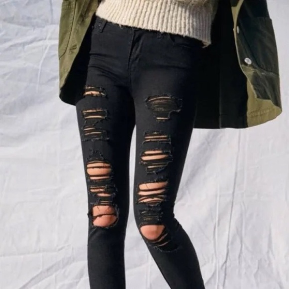 LEVIS 711 skinny distressed black skinny jeans C4